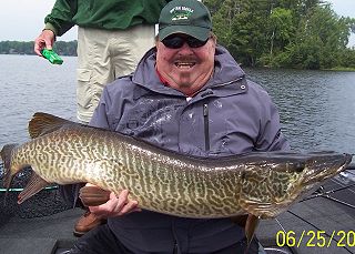 Chuck Heerhold with a 46 inch Tiger Musky!  Nice one Chuck!
